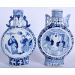 A MATCHED PAIR OF 19TH CENTURY CHINESE BLUE AND WHITE MOON FLASKS Qing. 22 cm x 11 cm.