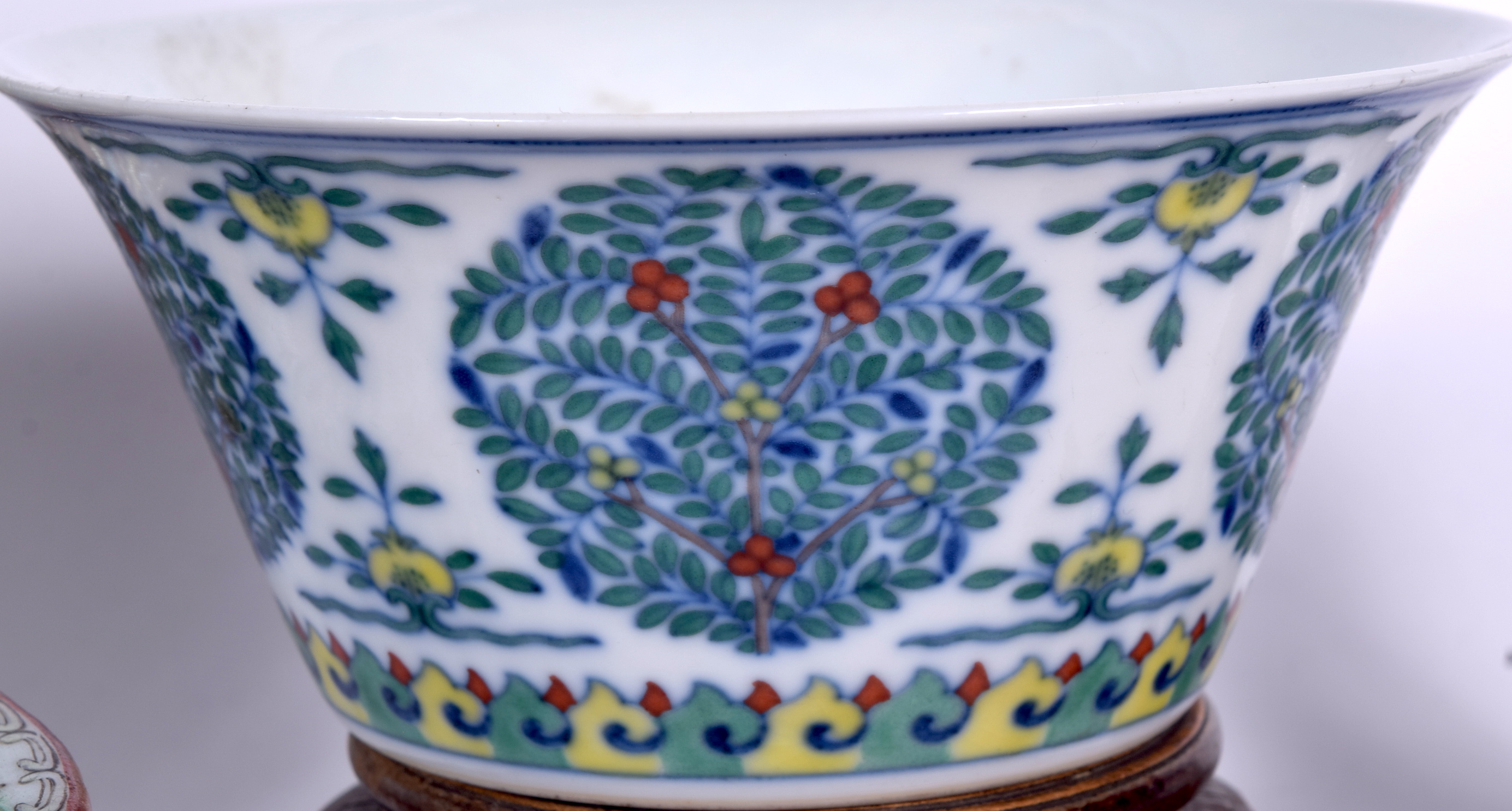 A CHINESE DOUCAI PORCELAIN BOWL BEARING QIANLONG MARKS, together with a canton basket on stand, por - Image 2 of 11