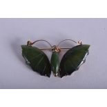 AN EARLY 20TH CENTURY CHINESE 14CT GOLD AND JADE BUTTERFLY BROOCH. 8.4 grams. 4.75 cm x 2.5 cm.