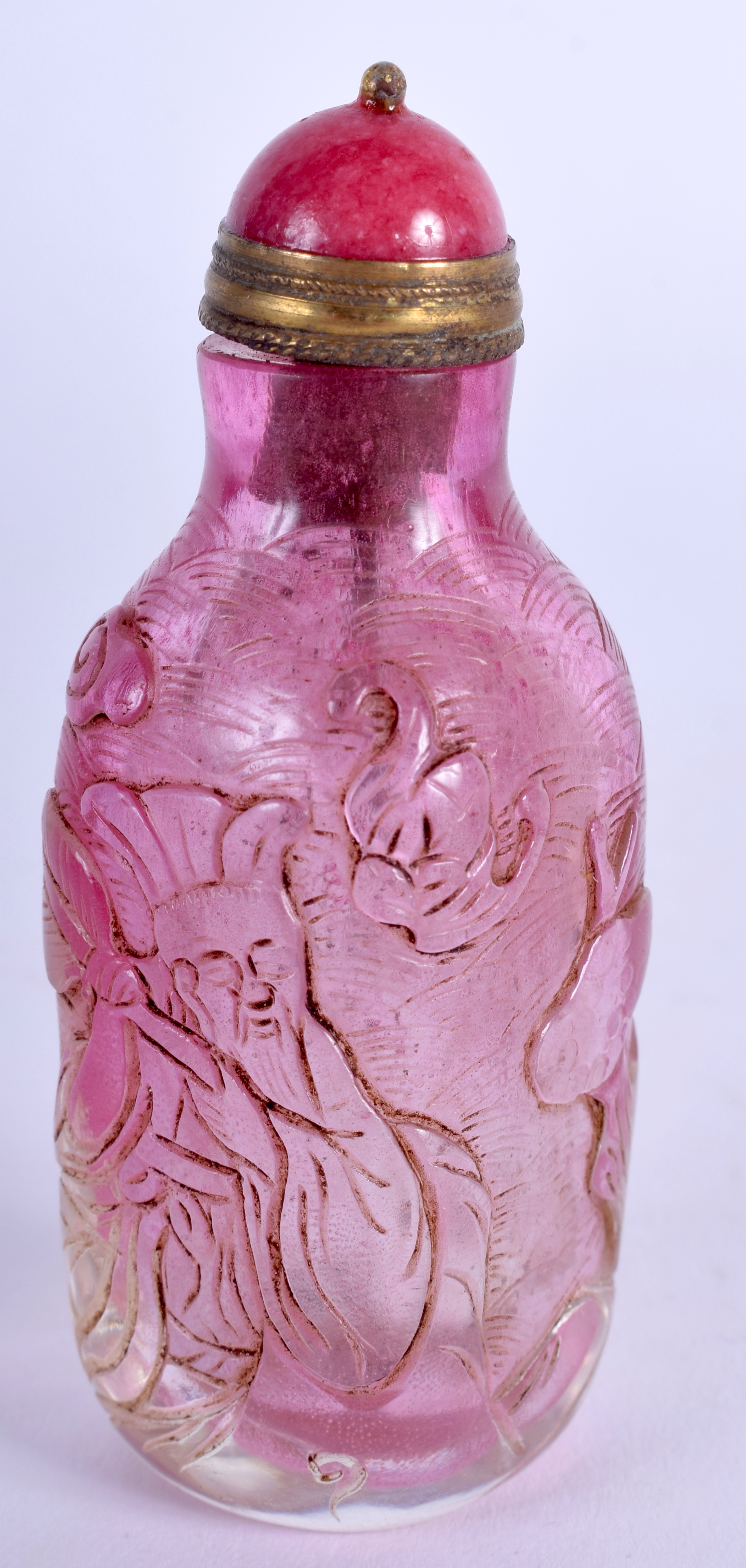 AN EARLY 20TH CENTURY CHINESE CARVED PEKING GLASS SNUFF BOTTLE Qing. 8 cm high. - Image 2 of 3