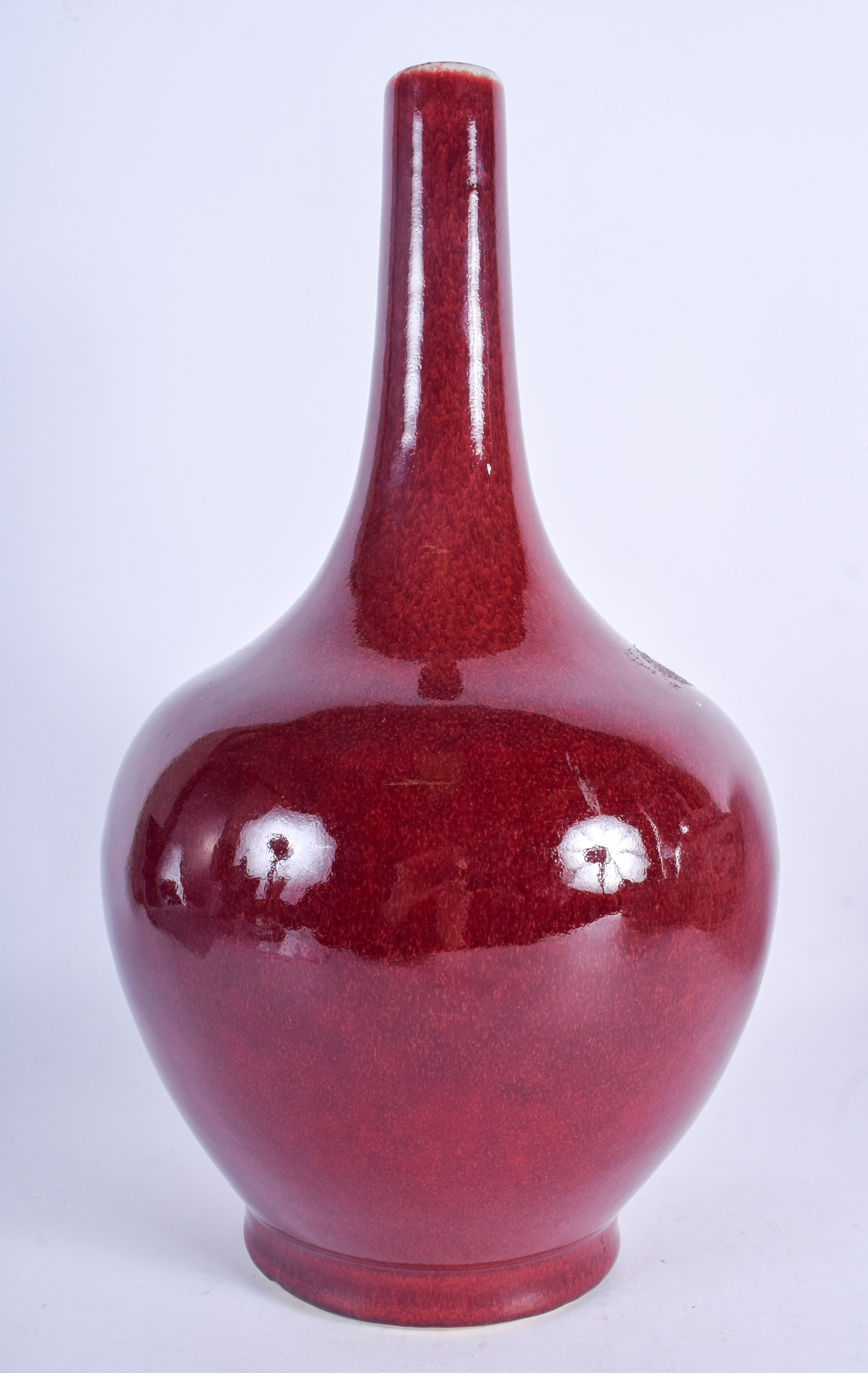 A 19TH CENTURY CHINESE SANG DU BOEUF FLAMBÉ VASE Late Qing. 38 cm high. - Image 2 of 3