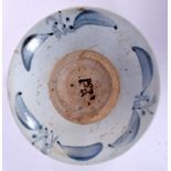 AN EARLY 19TH CENTURY CHINESE BLUE AND WHITE PORCELAIN BOWL, painted with stylised foliage. 19 cm w