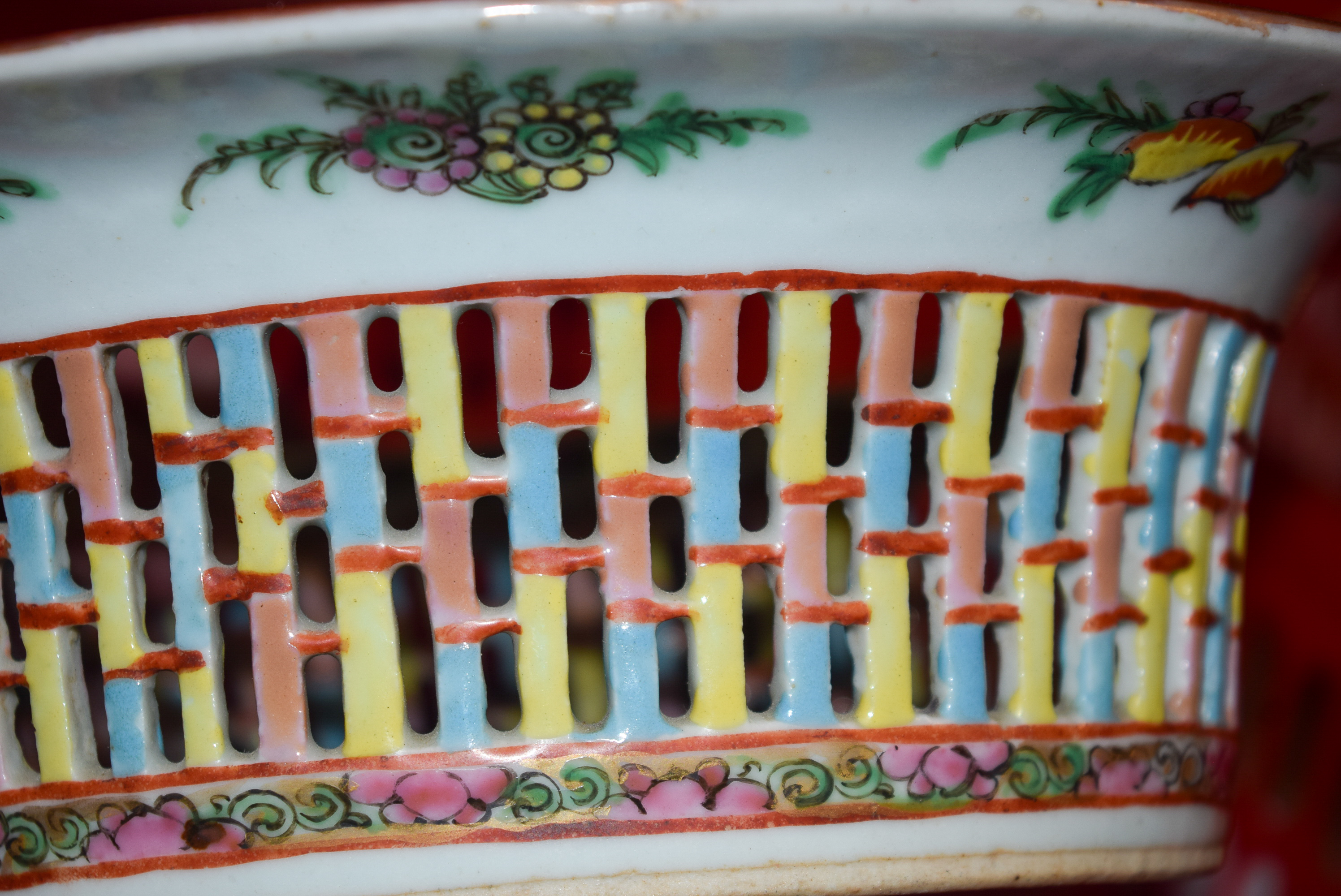 A CHINESE DOUCAI PORCELAIN BOWL BEARING QIANLONG MARKS, together with a canton basket on stand, por - Image 9 of 11