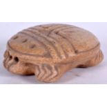 A SOUTH AMERICAN CARVED SCULPTURE, possibly Peruvian. 10 cm long.