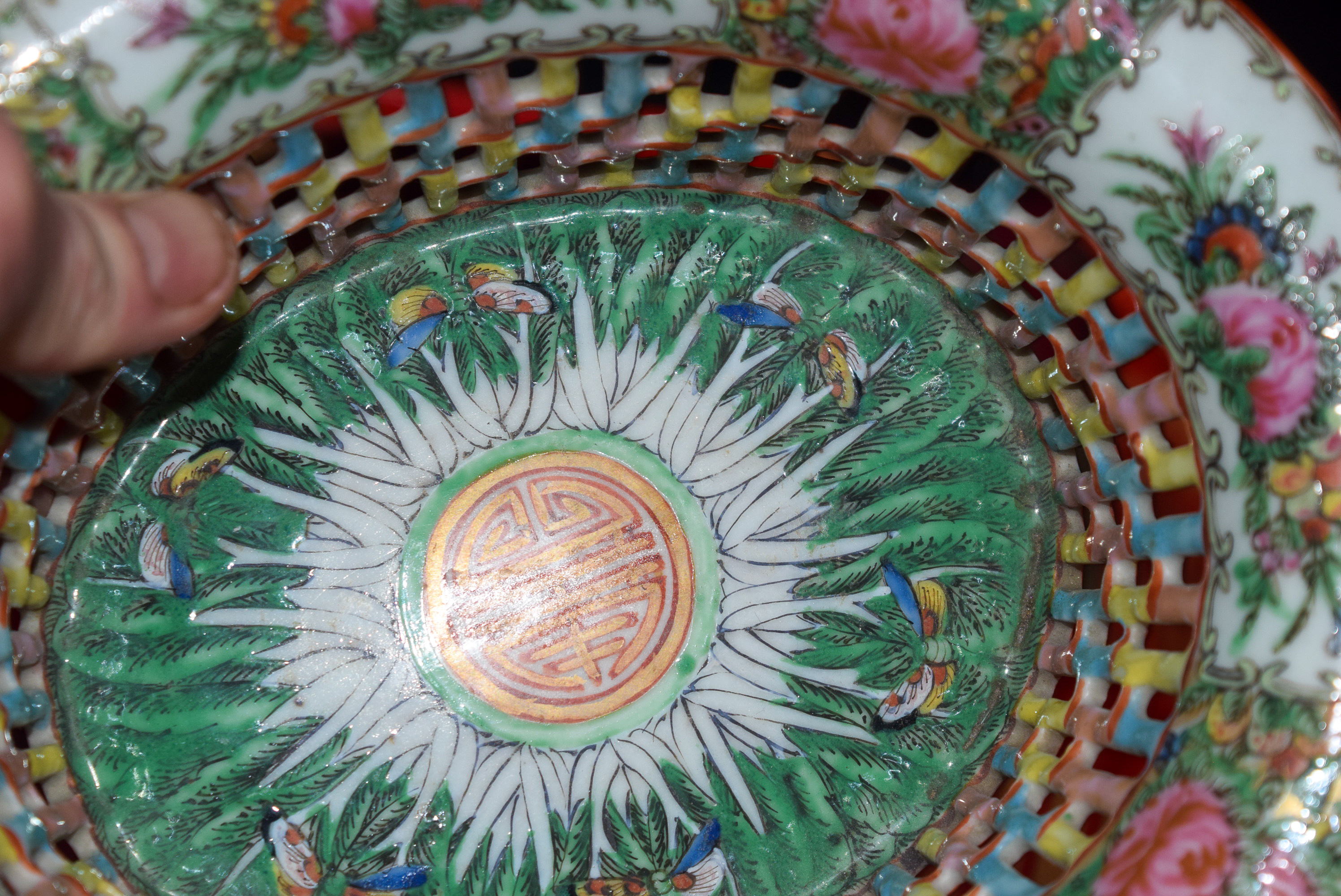 A CHINESE DOUCAI PORCELAIN BOWL BEARING QIANLONG MARKS, together with a canton basket on stand, por - Image 8 of 11