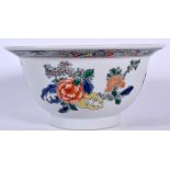 A CHINESE FAMILLE VERTE PORCELAIN BOWL BEARING KANGXI MARKS, decorated with flowering vines. 15 cm