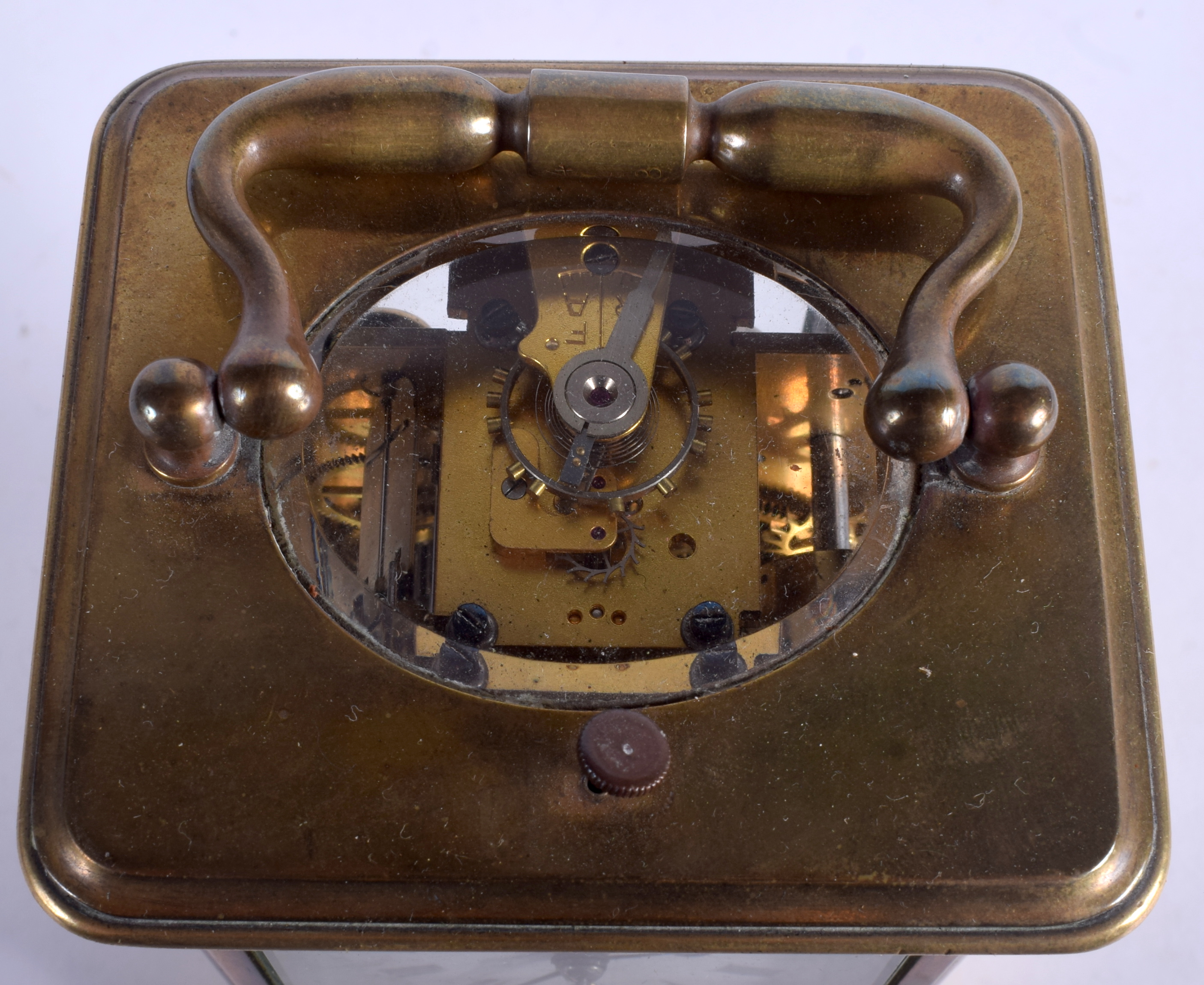 AN ANTIQUE REPEATING BRASS CARRIAGE CLOCK with white enamel dial. 15 cm high inc handle. - Bild 4 aus 5