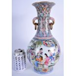 A LARGE EARLY 20TH CENTURY CHINESE FAMILLE ROSE TWIN HANDLED VASE Qing/Republic, painted with figur