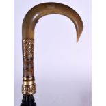 AN EARLY 20TH CENTURY RHINOCEROS HORN HANDLED UMBRELLA, formed with 18ct gold plated mounts. 90 cm