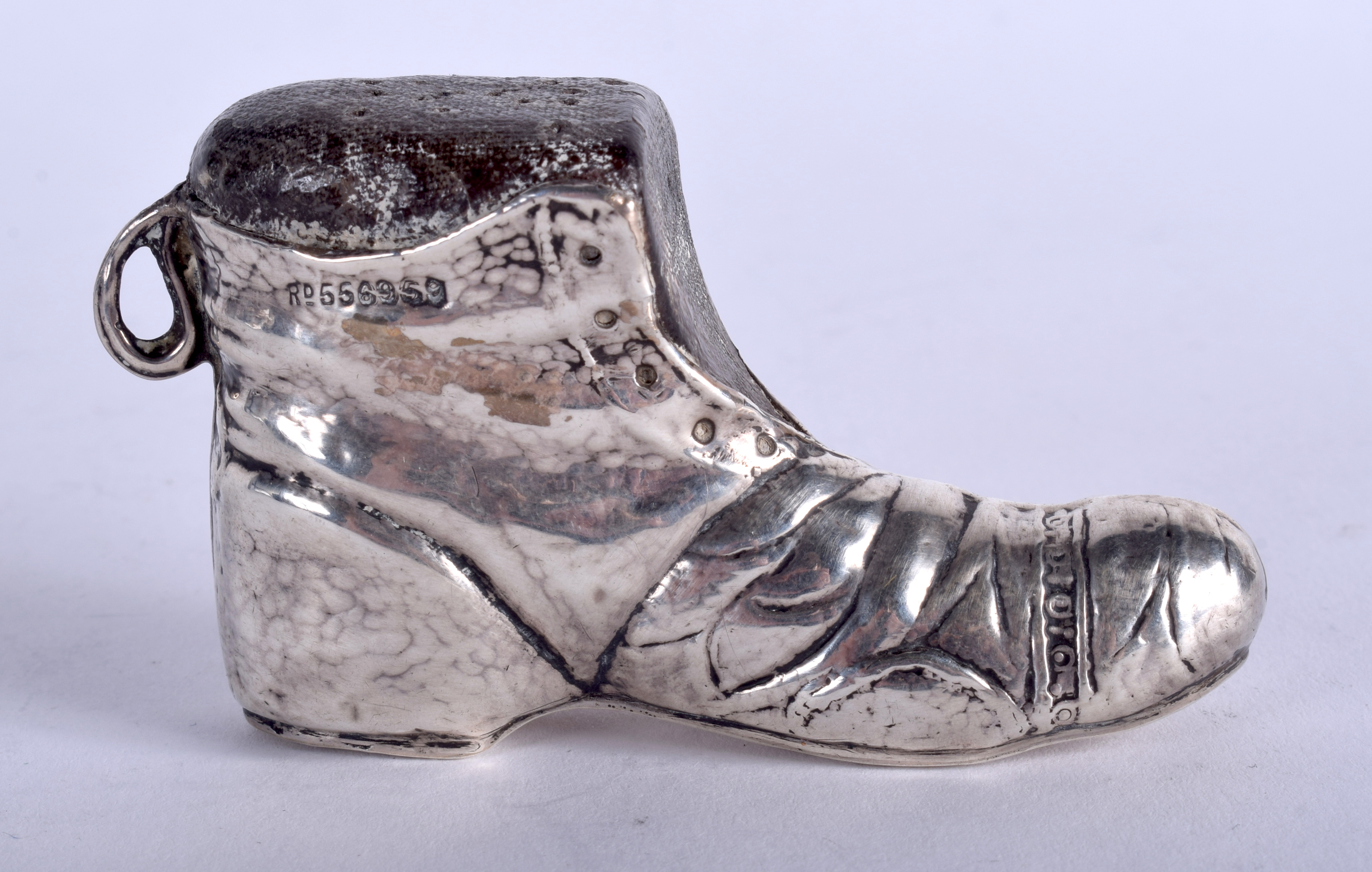 AN ANTIQUE SILVER SHOE PIN CUSHION. Birmingham 1909. 7.5 cm x 4.5 cm. - Image 2 of 5