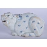 A 17TH/18TH CENTURY CHINESE KOREAN BLUE AND WHITE WATER DROPPER formed as a Buddhistic lion. 10 cm