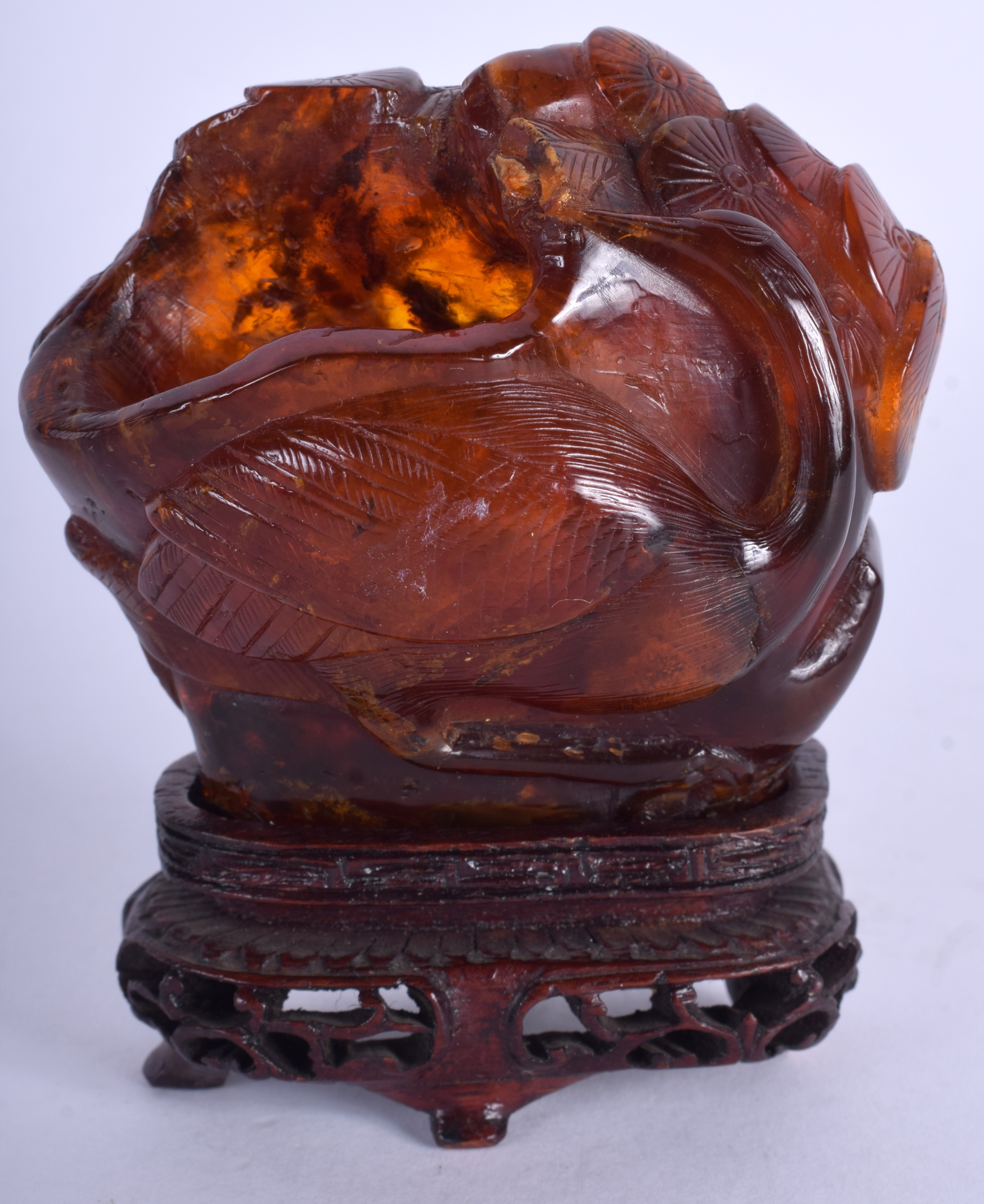 A RARE 18TH/19TH CENTURY CHINESE CARVED AMBER BRUSH WASHER Qianlong. 54.8 grams. Amber 6.5 cm x 5.7