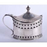 A VICTORIAN SILVER MUSTARD POT. London 1871. Silver 5 oz. 9.75 cm wide.