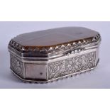 A LARGE 18TH/19TH CENTURY CONTINENTAL SILVER SNUFF BOX decorated with birds. 8 cm x 4.5 cm.