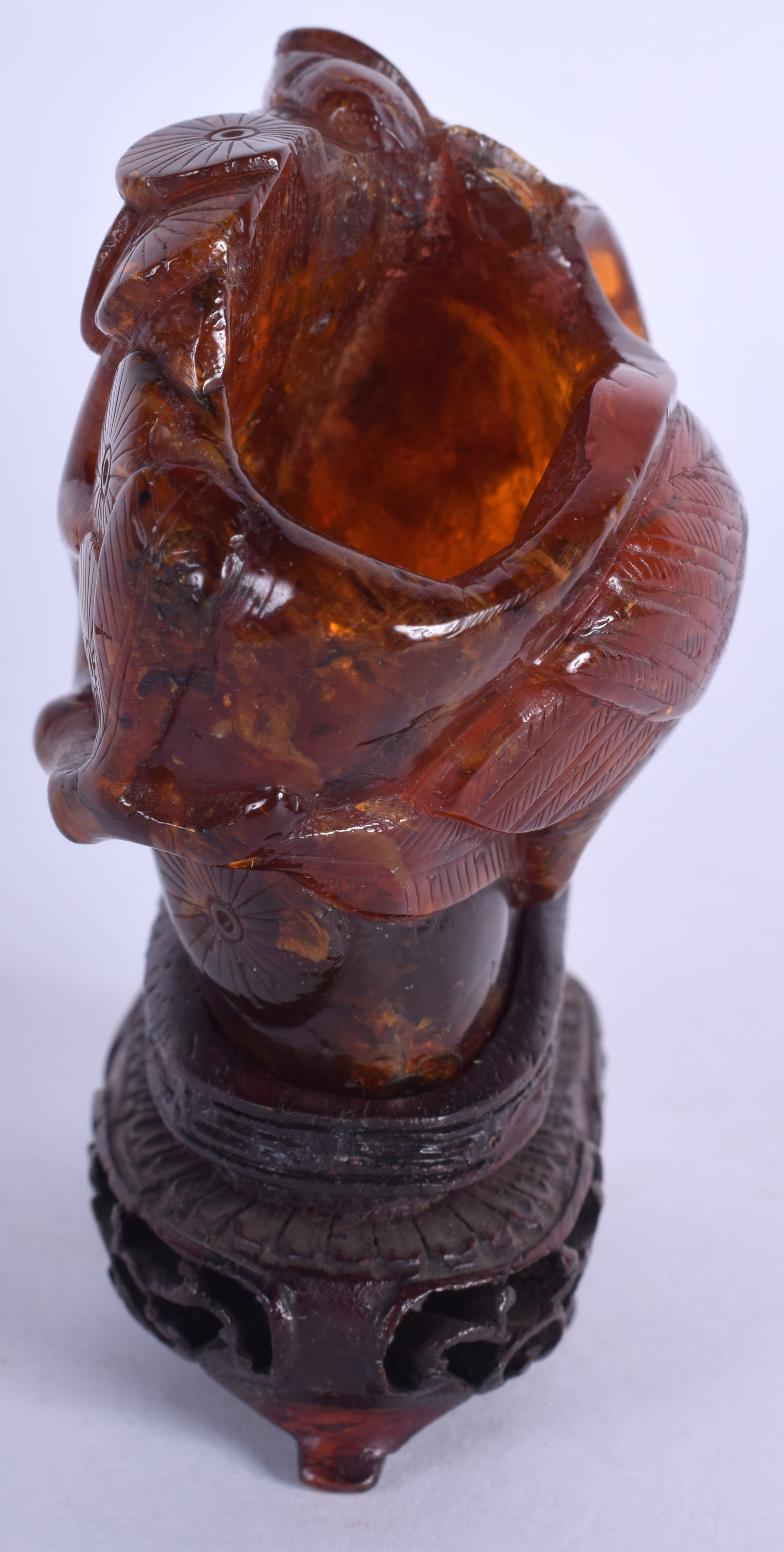 A RARE 18TH/19TH CENTURY CHINESE CARVED AMBER BRUSH WASHER Qianlong. 54.8 grams. Amber 6.5 cm x 5.7 - Image 4 of 6