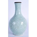 AN 18TH/19TH CENTURY CHINESE CELADON VASE Qianlong/Jiaqing. 14.5 cm high.