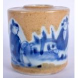 A 19TH CENTURY CHINESE BLUE AND WHITE BRUSH WASHER Qing. 6 cm high.
