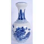 A LATE 18TH/19TH CENTURY CHINESE BLUE AND WHITE VASE Qianlong/Jiaqing. 25 cm high.