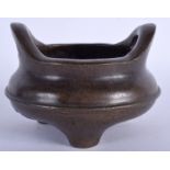 A 19TH CENTURY CHINESE TWIN HANDLED BRONZE CENSER with studio hallmark to base. 14.5 cm wide, inter