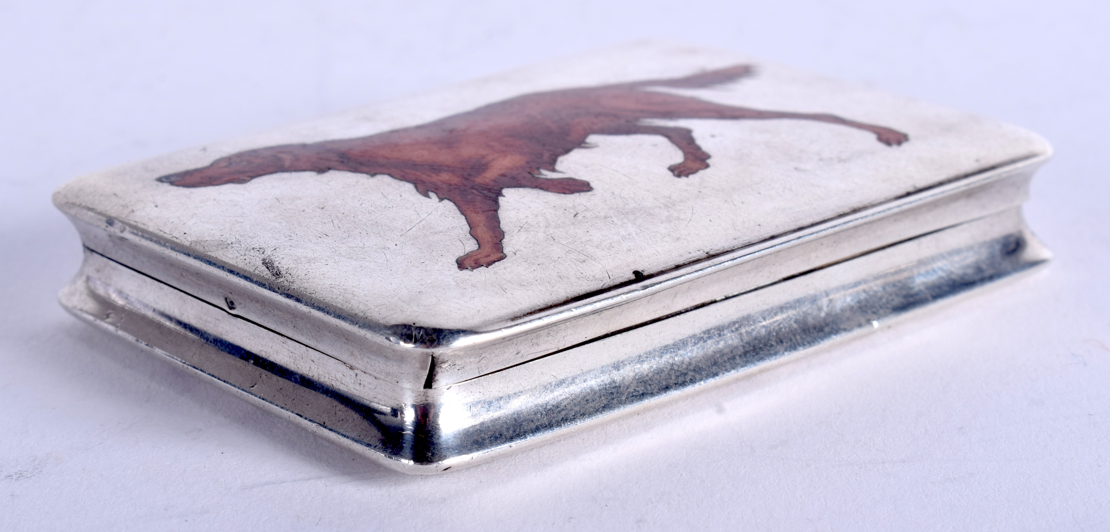 AN ART DECO CONTINENTAL SILVER AND ENAMEL SNUFF BOX painted with a dog. 2.4 oz. 7.5 cm x 5.5 cm. - Image 3 of 5