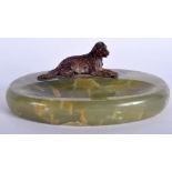 AN EARLY 20TH CENTURY AUSTRIAN COLD PAINTED BRONZE AND ONYX ASHTRAY formed with a seated hound. 12