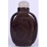 AN IMITATION AGATE CHINESE GLASS SNUFF BOTTLE, formed with a white stopper. 7 cm high.