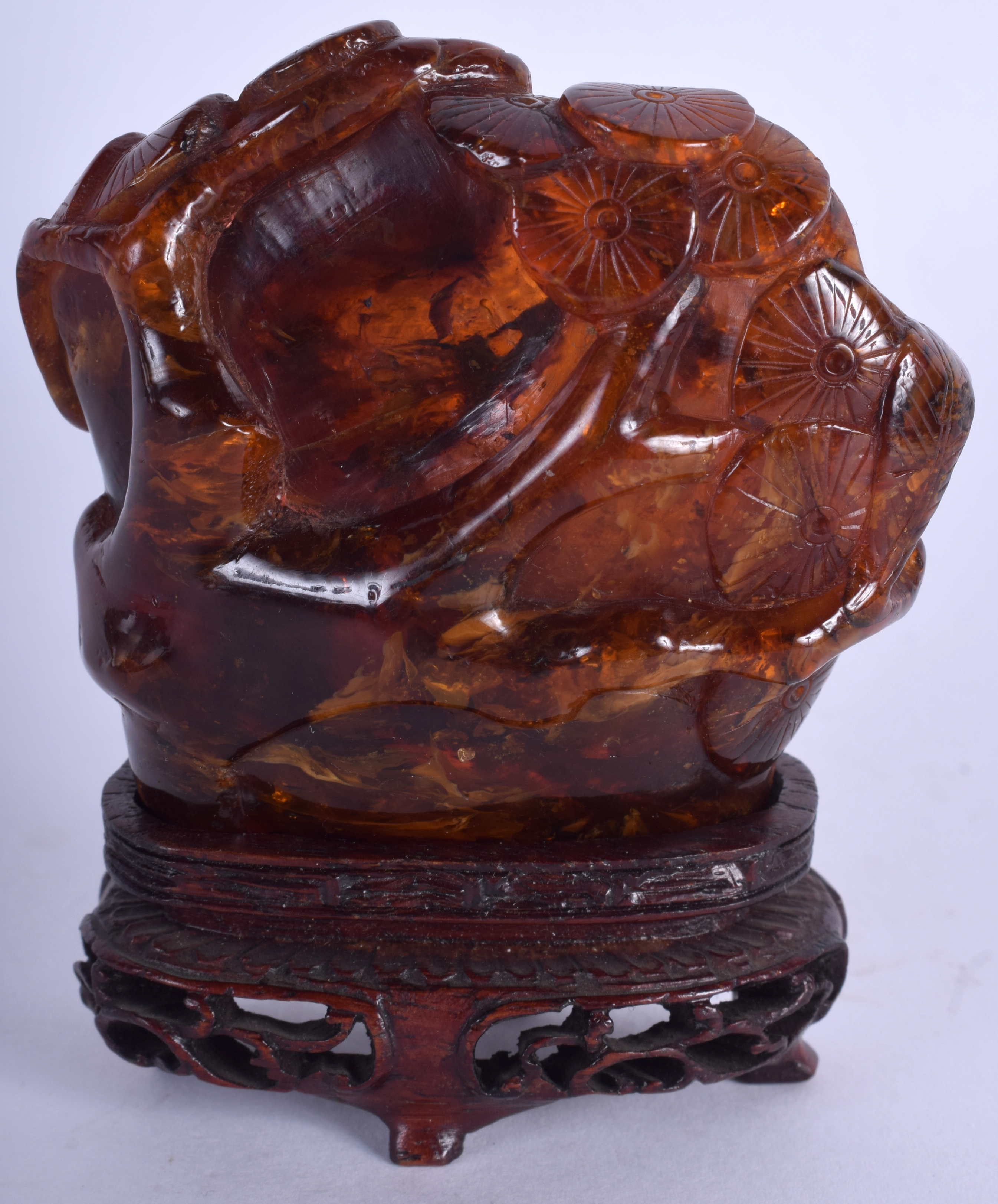 A RARE 18TH/19TH CENTURY CHINESE CARVED AMBER BRUSH WASHER Qianlong. 54.8 grams. Amber 6.5 cm x 5.7 - Image 3 of 6