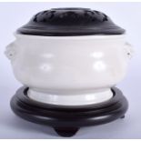 AN EARLY 18TH CENTURY CHINESE BLANC DE CHINE CENSER Kangxi/Yongzheng. 13.5 cm wide.