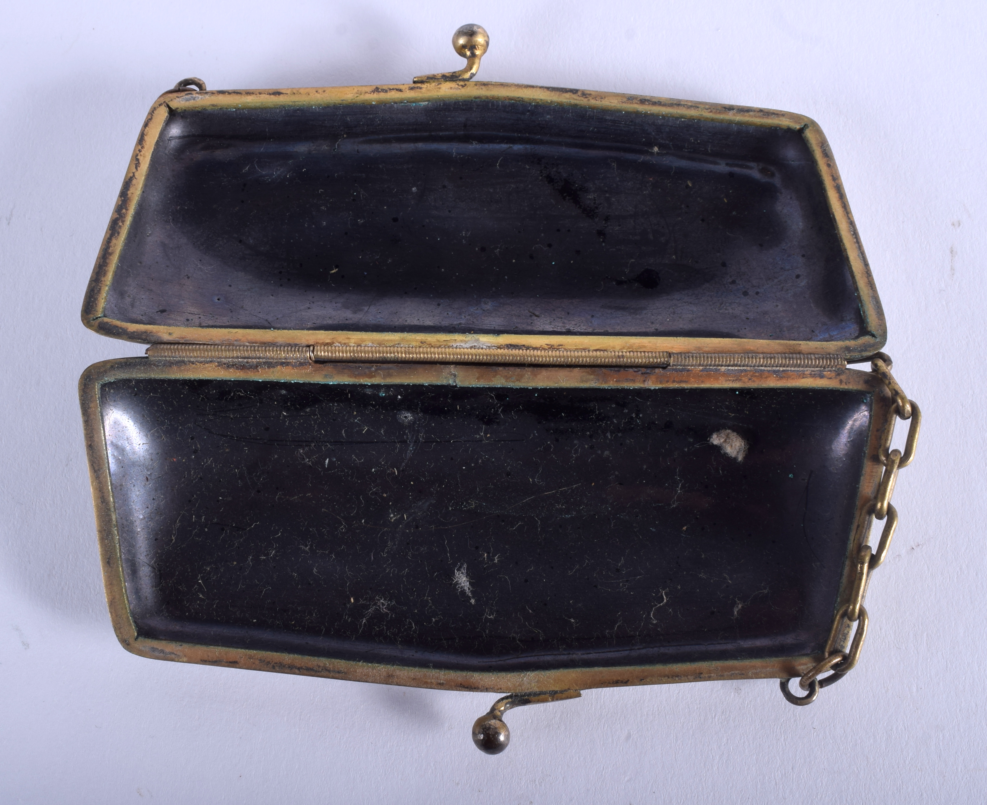 AN EARLY 20TH CENTURY CHINESE CLOISONNE ENAMEL PURSE possibly silver gilt. 11 cm x 5 cm. - Image 3 of 3