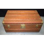 A VINTAGE AUX ETATS UNIS PARIS 1920S TRUNK Louis Vuitton Style, with internal label No 64535. 32 cm