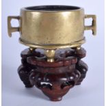 A RARE 18TH CENTURY CHINESE TWIN HANDLED BRONZE CENSER bearing Xuande marks to base. 83 grams. 6.5