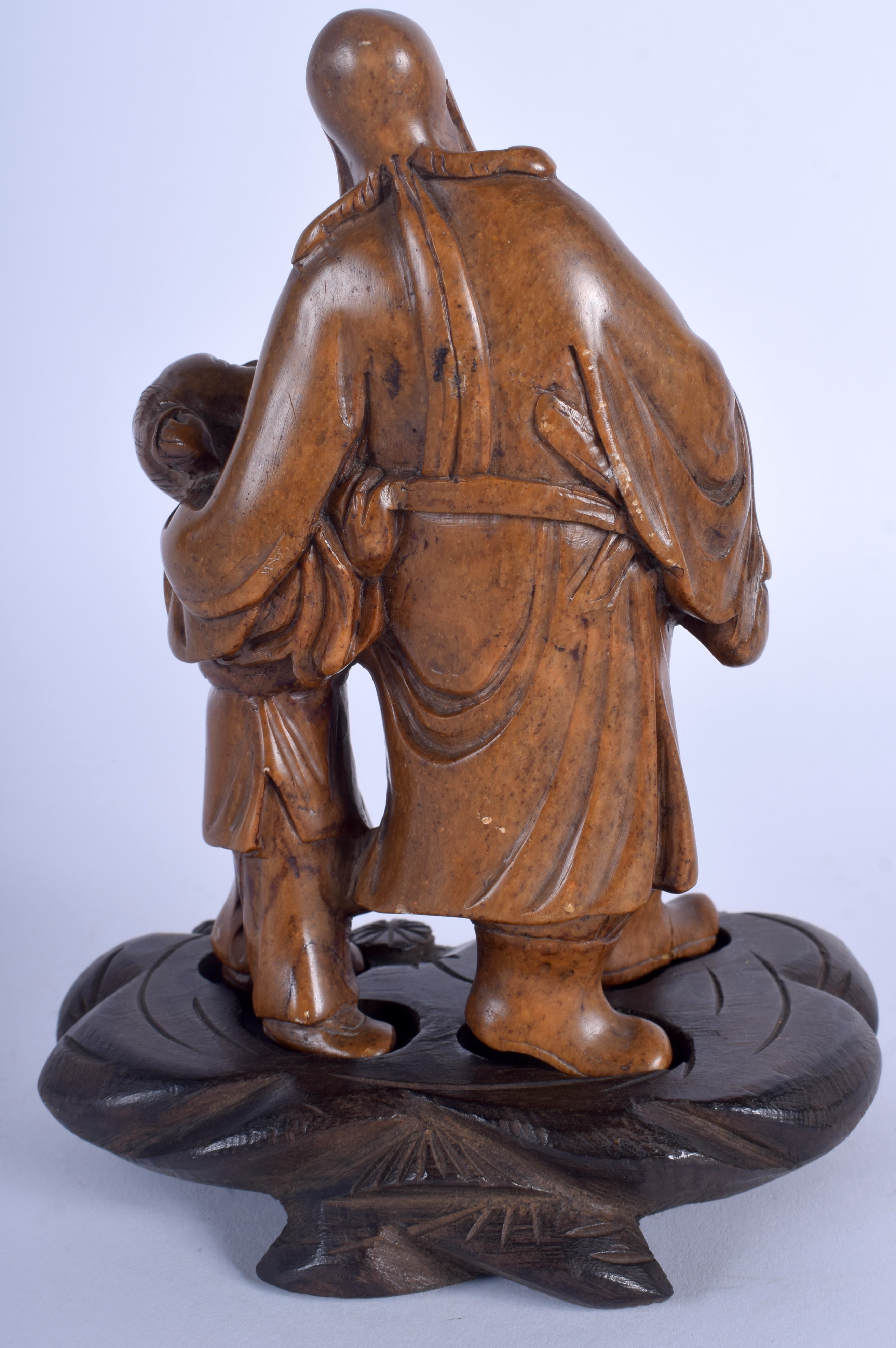 A 19TH CENTURY CHINESE CARVED HARDSTONE FIGURE OF A SCHOLAR modelled beside a laughing boy. 15 cm x - Image 2 of 4