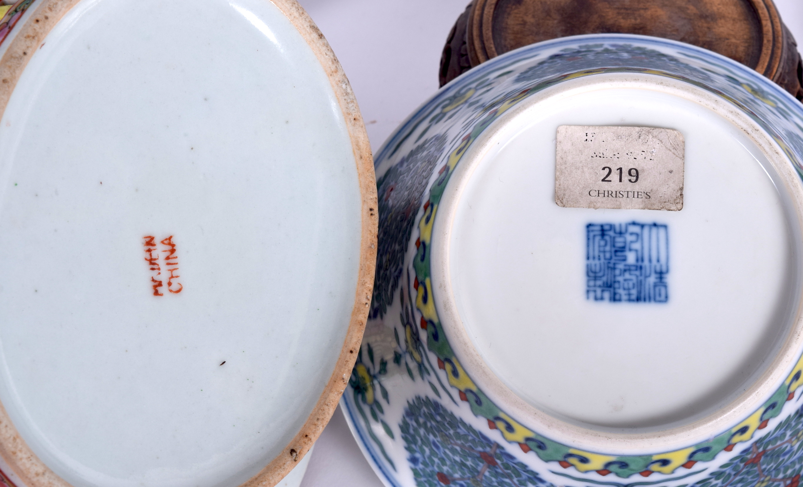 A CHINESE DOUCAI PORCELAIN BOWL BEARING QIANLONG MARKS, together with a canton basket on stand, por - Image 4 of 11