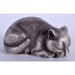 AN UNUSUAL CONTINENTAL SILVER FIGURE OF A RECUMBENT CAT. 6.5 cm x 3 cm.