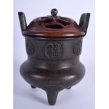 AN 18TH/19TH CENTURY CHINESE TWIN HANDLED BRONZE CENSER AND COVER Qing. 13 cm x 15 cm.
