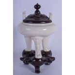 A 17TH/18TH CENTURY CHINESE BLANC DE CHINE CENSER Kangxi/Yongzheng. 9.5 cm high.