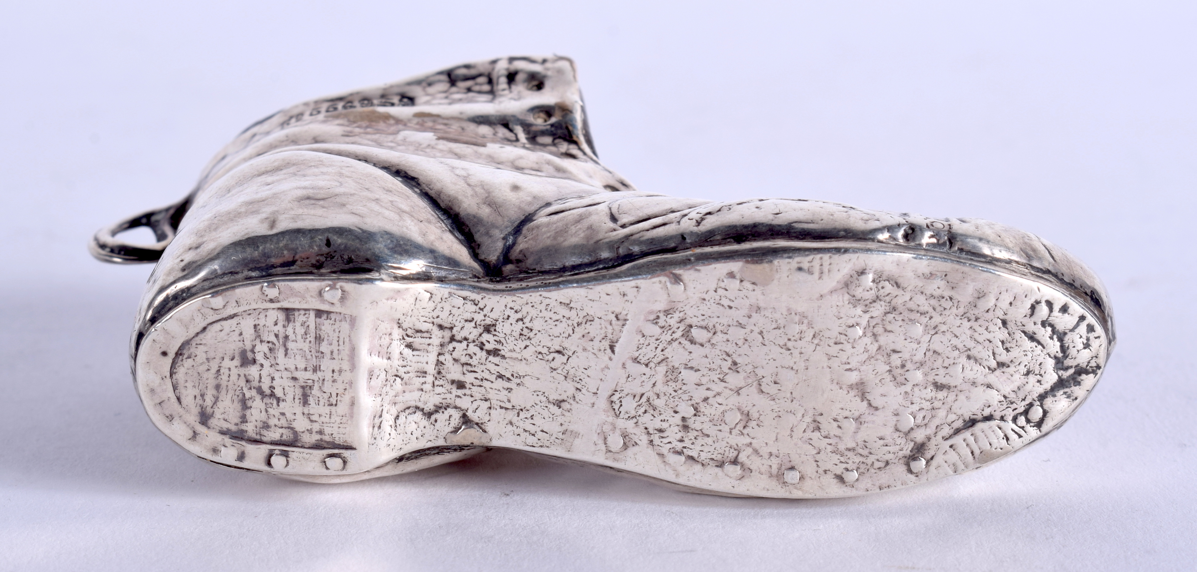 AN ANTIQUE SILVER SHOE PIN CUSHION. Birmingham 1909. 7.5 cm x 4.5 cm. - Image 3 of 5