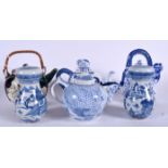 A CHINESE BLUE AND WHITE PORCELAIN SALT AND PEPPER POT, together with four tea pots. (6)