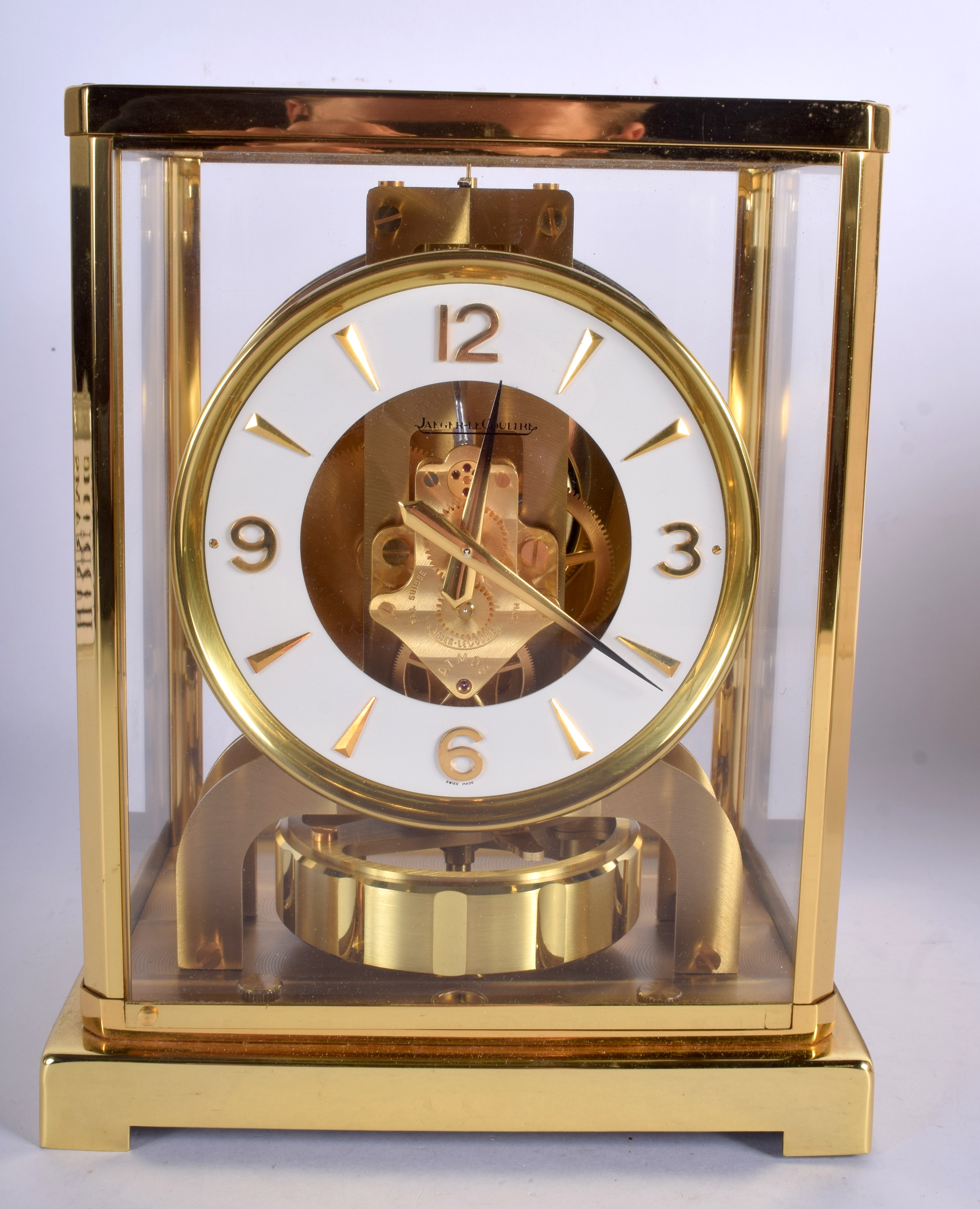 A BOXED ATMOS JAEGER LE COULTRE ATMOS CLOCK No 240893. 21 cm x 15.5 cm.