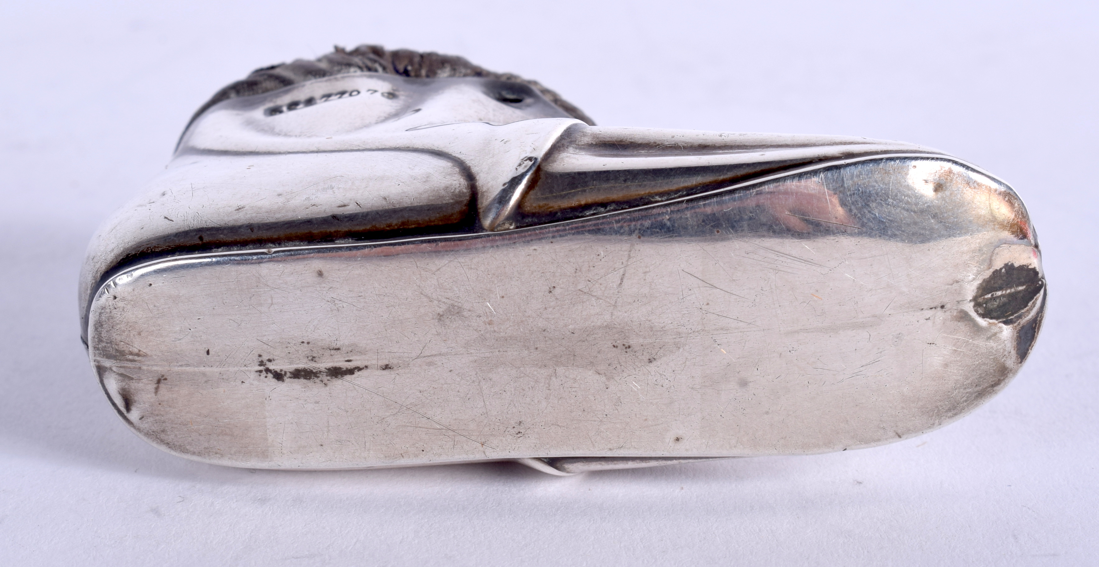 A VICTORIAN/EDWARDIAN SILVER SHOE PIN CUSHION. 7 cm x 5 cm. - Image 3 of 5