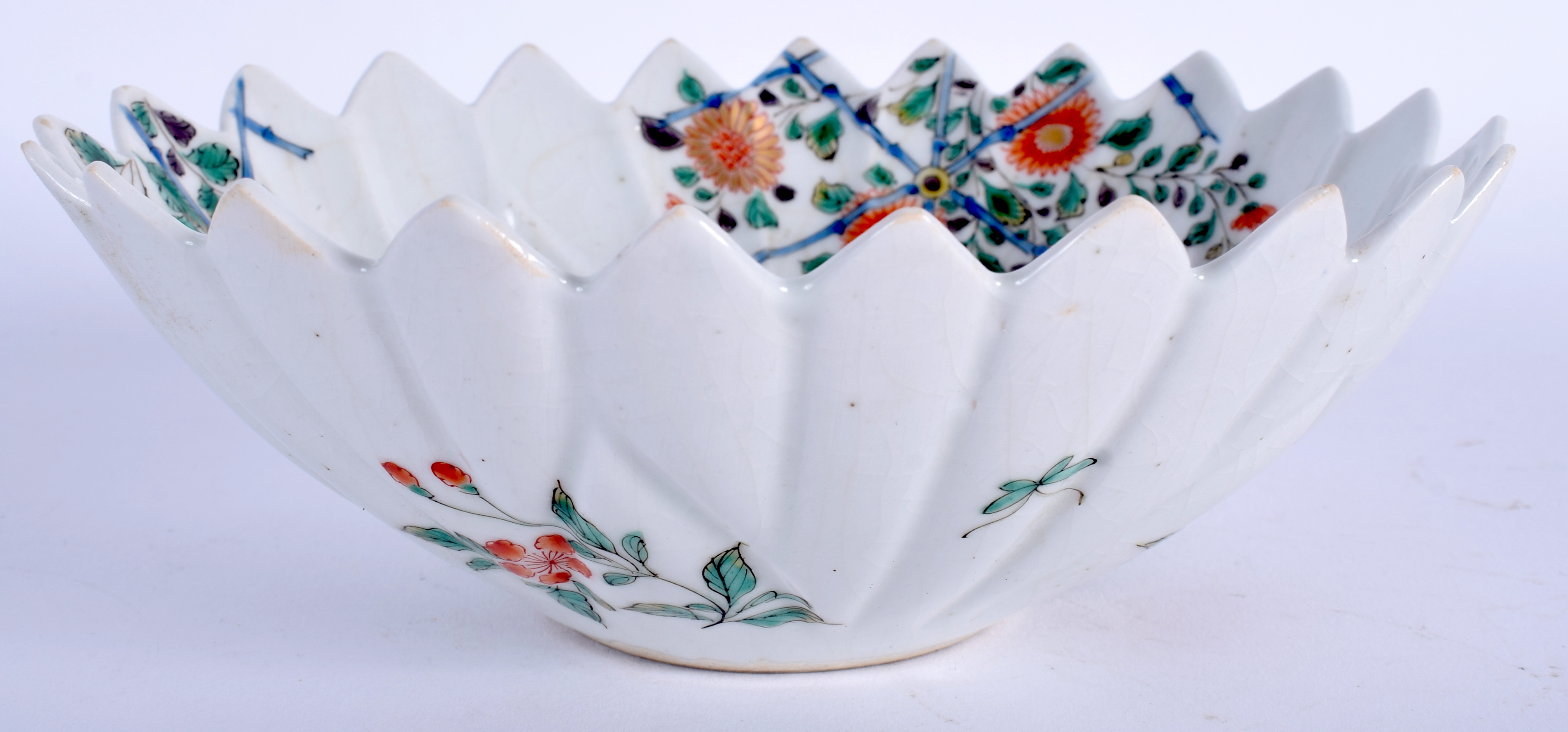 AN 18TH CENTURY JAPANESE EDO PERIOD KAKIEMON BOWL painted with foliage and birds. 16 cm x 12 cm. - Image 2 of 4