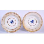 A PAIR OF 19TH CENTURY CHAMBERLAINS WORCESTER PORCELAIN SHALLOW BOWL, decorated with the crest of a