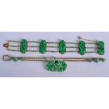 AN EARLY 20TH CENTURY CHINESE GOLD AND JADEITE NECKLACE together with a matching bracelet. Each 36