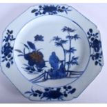 A 17TH/18TH CENTURY CHINESE BLUE AND WHITE PLATE Kangxi/Yongzheng. 21.5 cm wide.