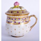 A 18TH CENTURY FABRIQUE DE LA REINE CUSTARD CUP AND COVER with gilt and light green bands painted w
