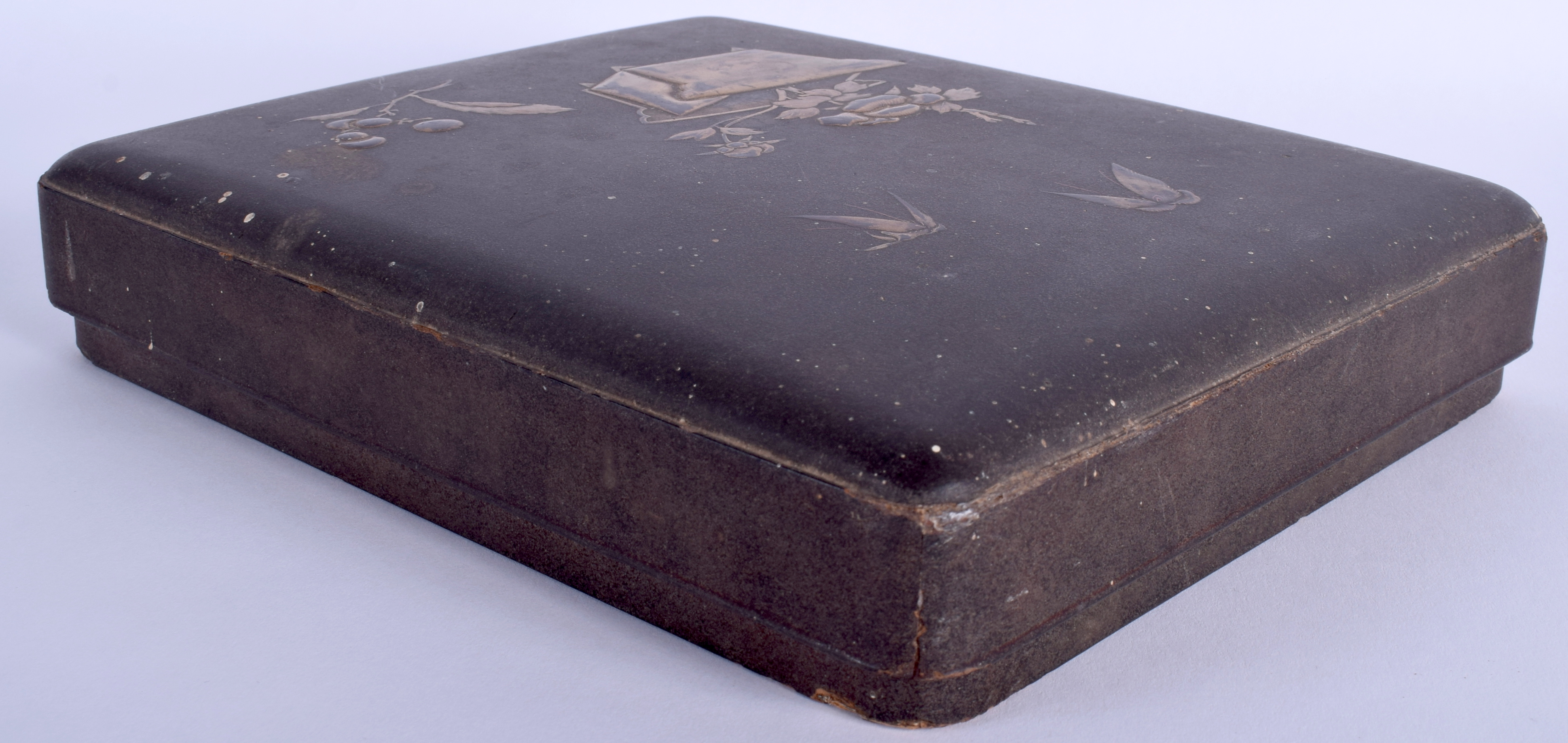 A 19TH CENTURY JAPANESE MEIJI PERIOD BLACK LACQUER BOX AND COVER decorated with a gilt jardinière. - Image 2 of 4