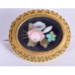 A VICTORIAN GOLD AND MARBLE INLAID BROOCH. 3.1 grams. 2 cm x 1.75 cm.