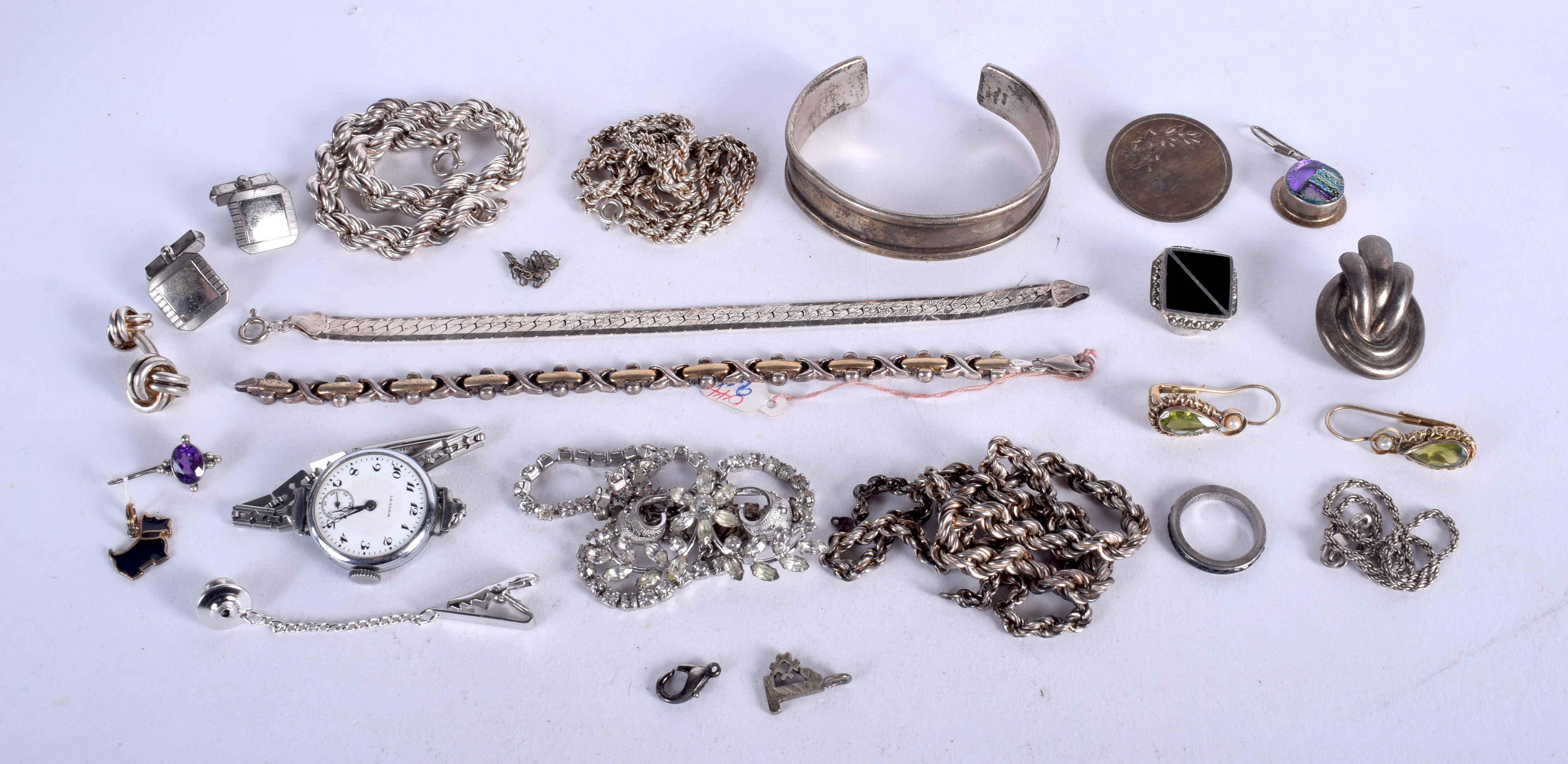 ASSORTED VINTAGE SILVER JEWELLERY. (qty)