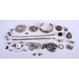 ASSORTED VINTAGE SILVER JEWELLERY. (qty)