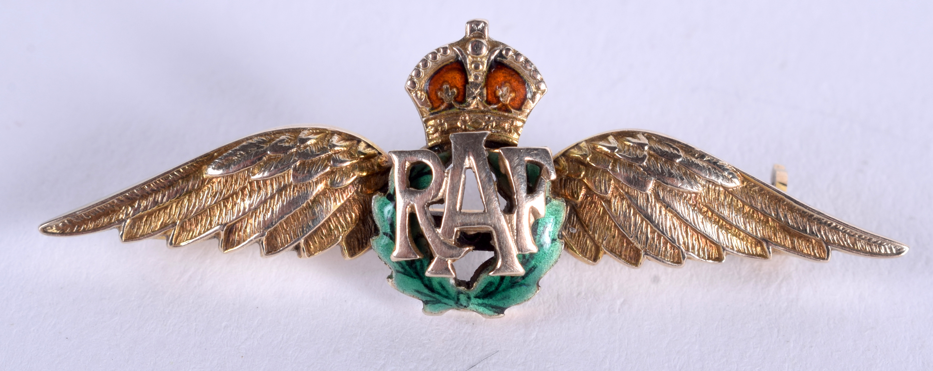 A VINTAGE GOLD RAF ENAMEL SWEETHEART BROOCH. 4.3 grams. 4.5 cm wide.